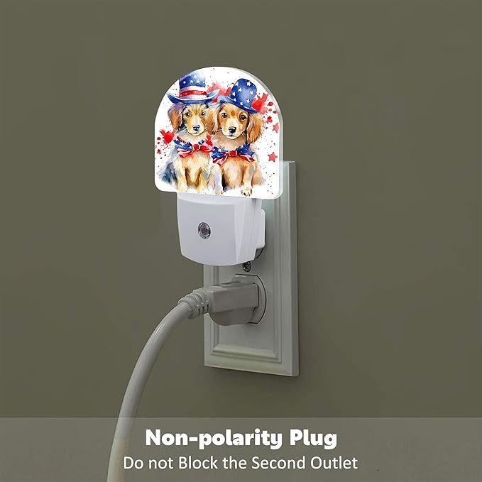 sndheke USA Flag Dog Couple Night Light Plug into Wall, American Patriotic Cute Dogs Dusk to Dawn Night Light Plug in,0.5w Energy Saving Sleep Friendly NightLight for Kids Boys Girls Home Decor